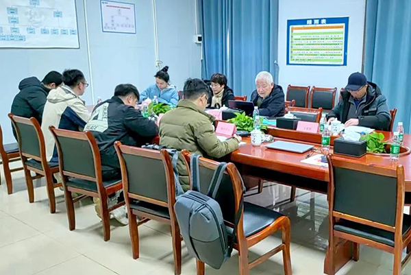 九游（体育门户）官方网站组织召开江西宏福新材料有限公司永新工业开发区新型合成面料项目节能报告的评审会