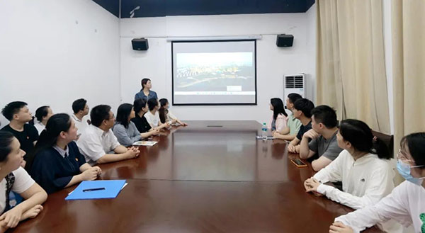 九游（体育门户）官方网站党支部开展“推动垃圾分类，践行绿色发展”联合党建活动