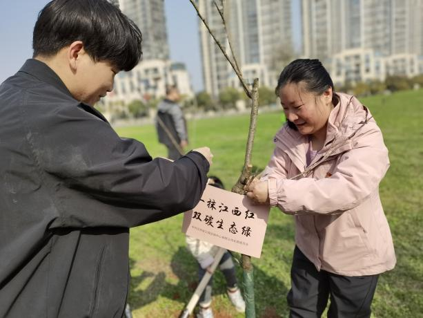 九游（体育门户）官方网站党支部开展“党建引领生态美，绿润南昌景更新”主题党日活动