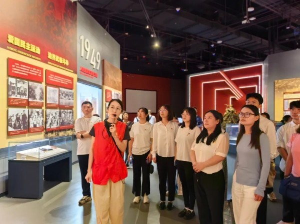 九游（体育门户）官方网站开展“喜迎国庆·探红色摇篮”主题党日活动