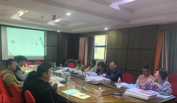 九游（体育门户）官方网站编制的《南昌市西湖区2025年莱茵半岛等25个老旧小区改造项目可行性研究报告》顺利通过专家评审